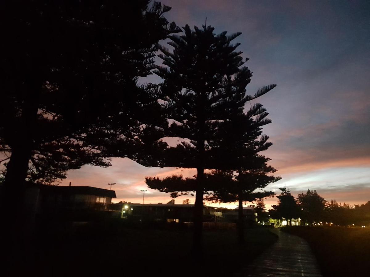 Whispering Sands Beachfront Motel Gisborne Exterior foto